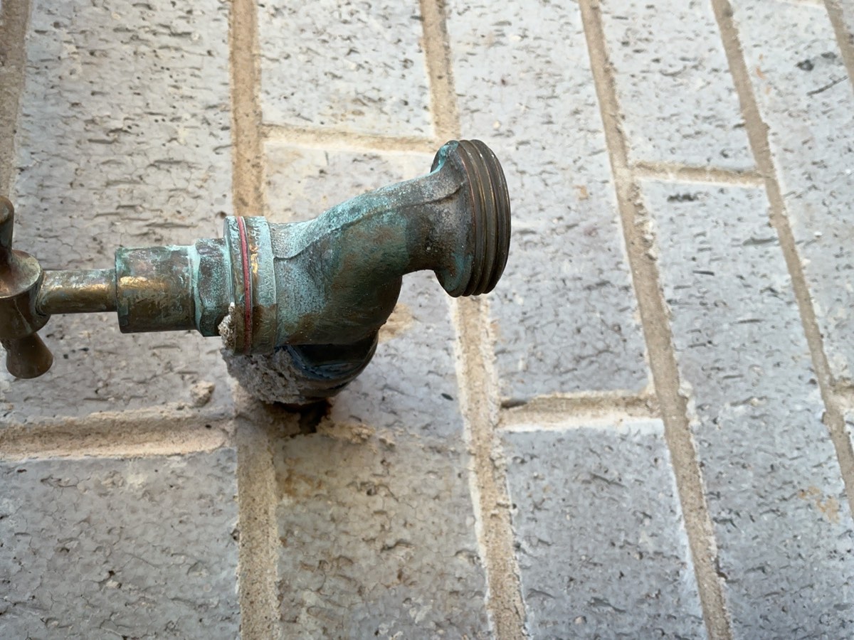 Water at the wall is the invitation